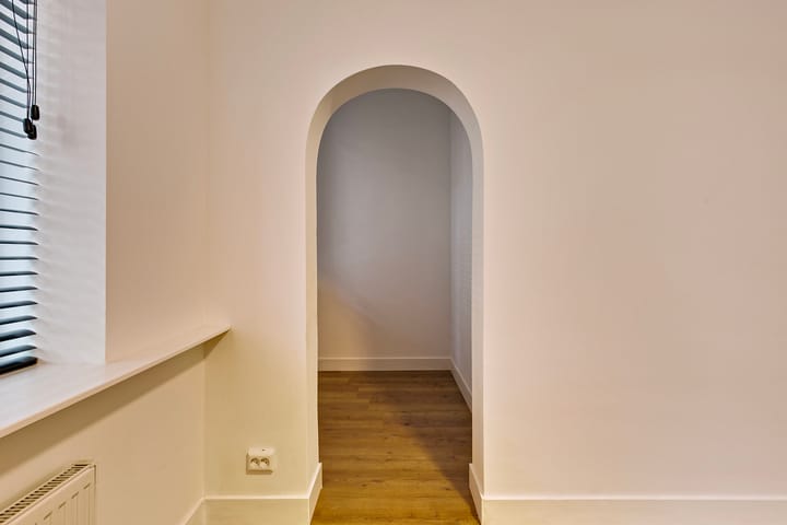 Photo 21 of Graaf Florisstraat 8-B