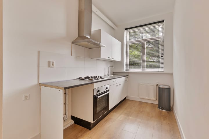 Photo 22 of Graaf Florisstraat 8-B