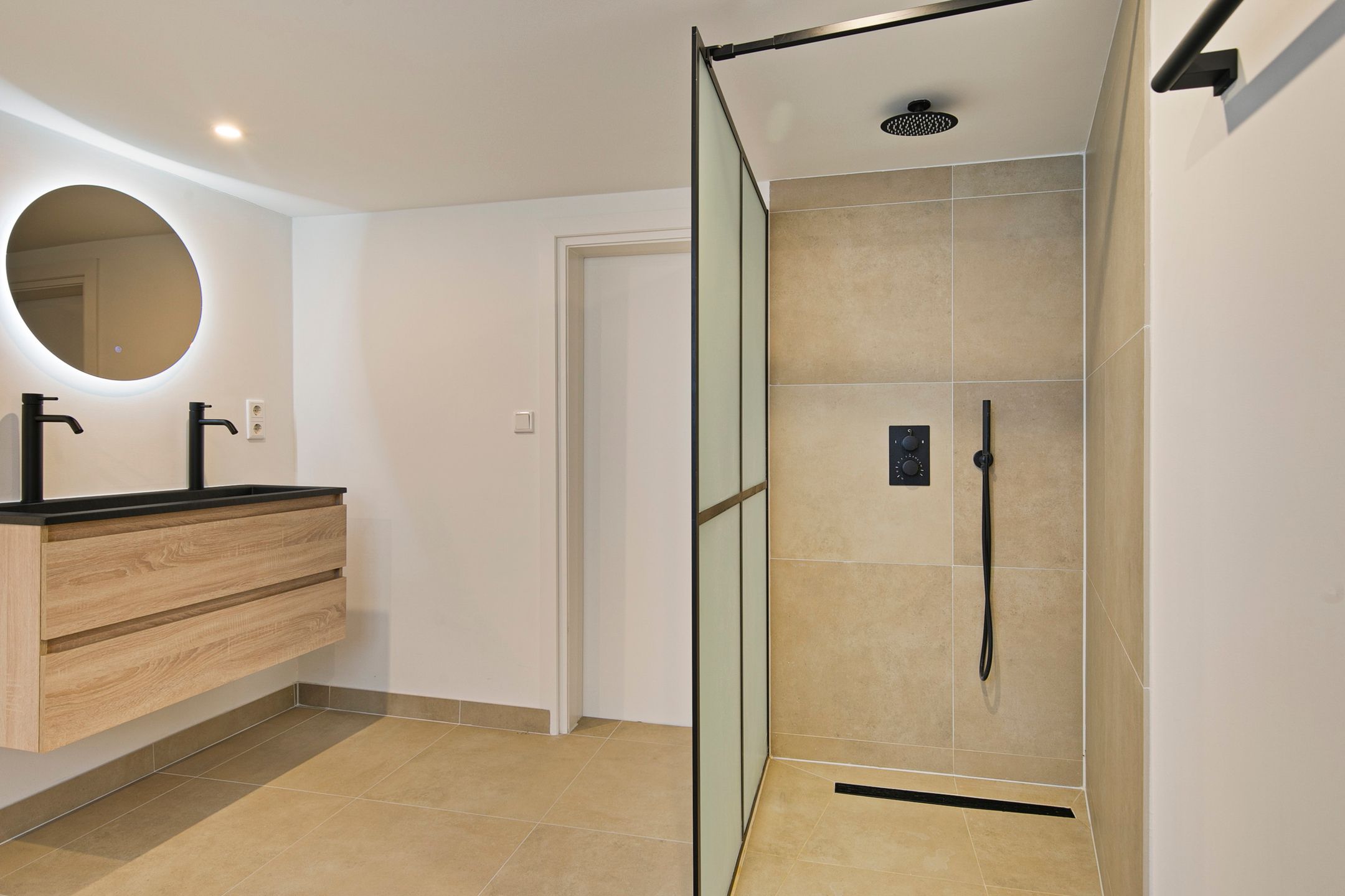 Photo 33 of Catharinastraat 38