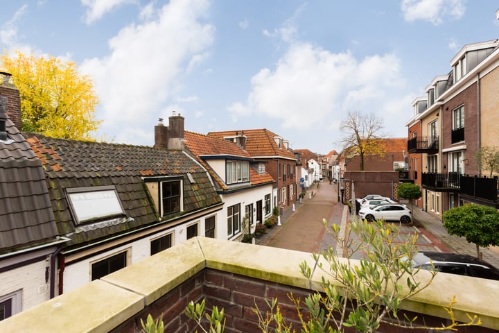 View photo 17 of Jan de Bakkerstraat 21-G