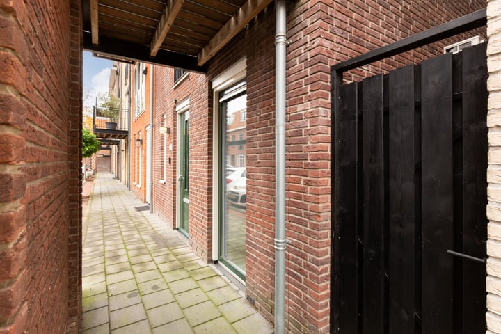 View photo 39 of Jan de Bakkerstraat 21-G