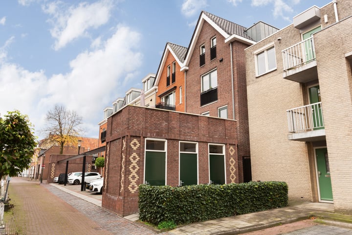 View photo 42 of Jan de Bakkerstraat 21-G