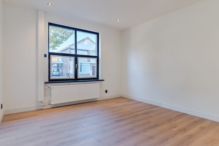 Foto 12 van Burgemeester van der Klokkenlaan 1