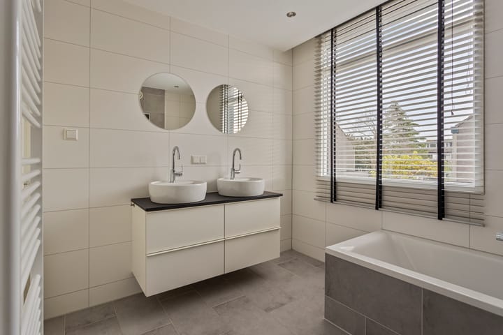 Foto 2 van Pluim-es 28