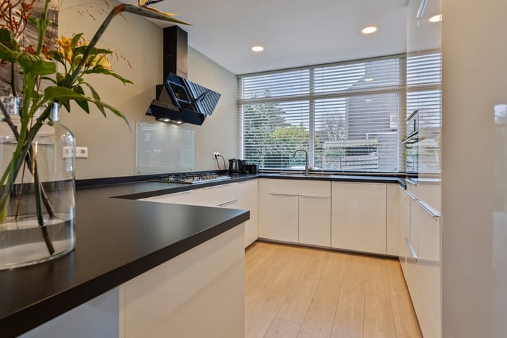 Foto 3 van Pluim-es 28