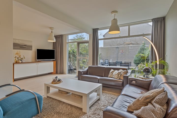 Photo 8 of Pluim-es 28