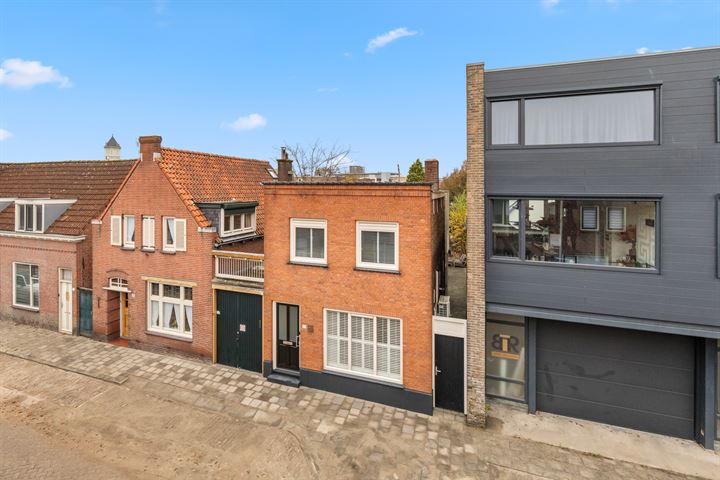 View photo 32 of Emmastraat 33