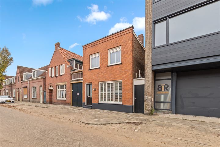 View photo 33 of Emmastraat 33