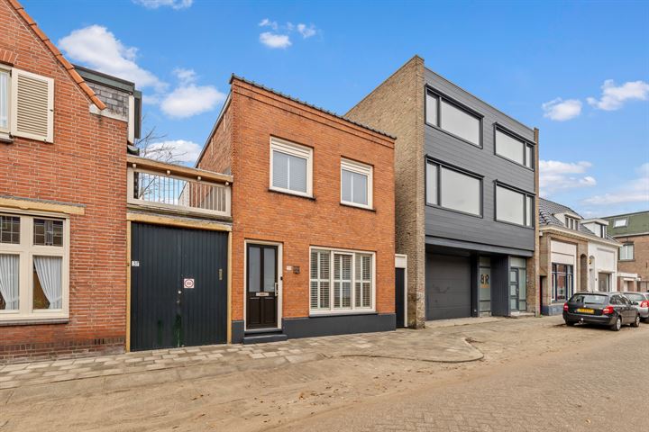 View photo 34 of Emmastraat 33