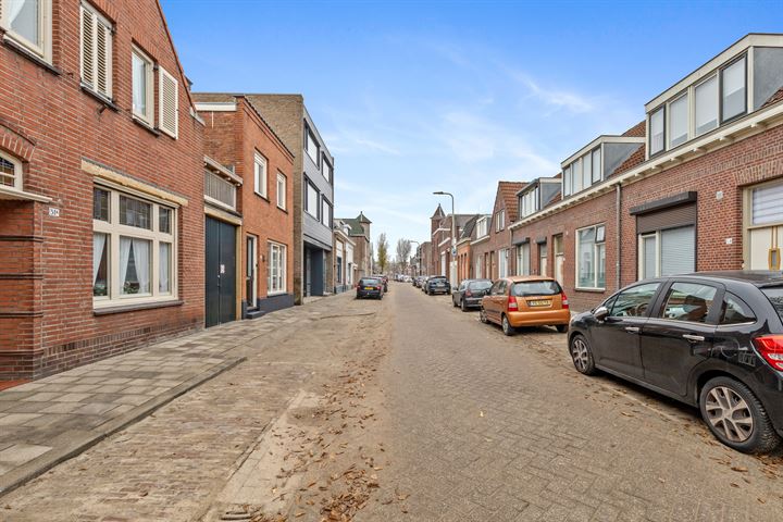 View photo 35 of Emmastraat 33