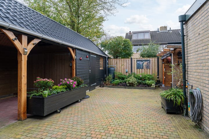 Foto 4 van Easter Omwei 36