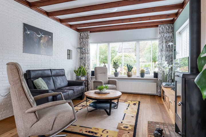 Foto 8 van Easter Omwei 36