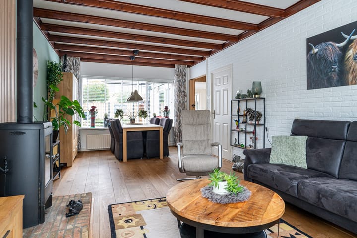 Foto 11 van Easter Omwei 36