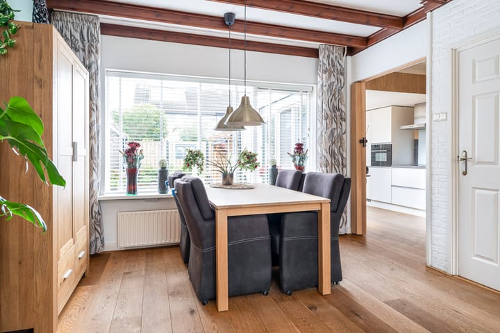 Foto 12 van Easter Omwei 36