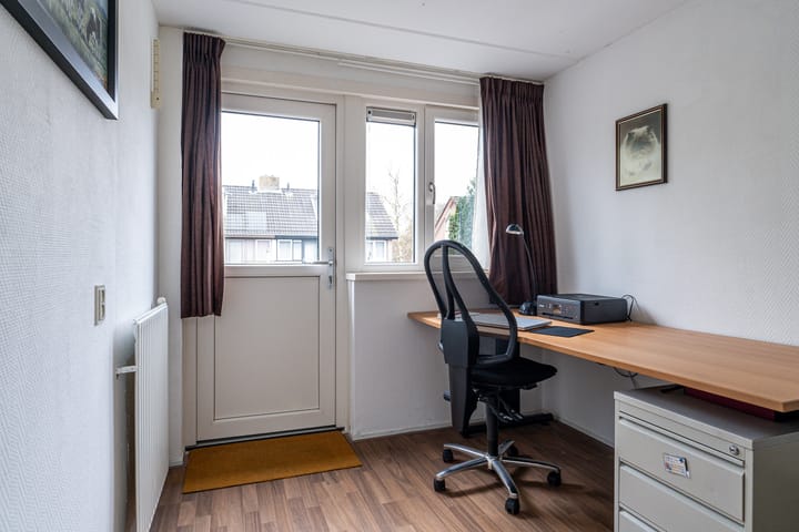 Foto 24 van Easter Omwei 36