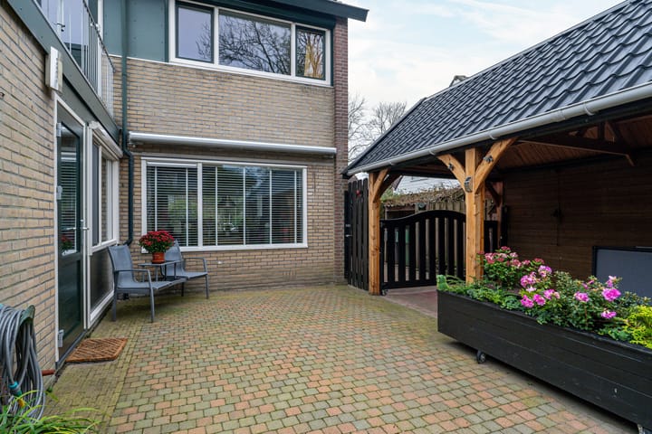 Foto 35 van Easter Omwei 36