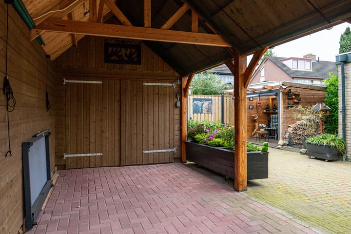 Foto 38 van Easter Omwei 36