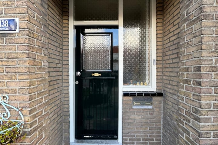 View photo 2 of Axelsestraat 138