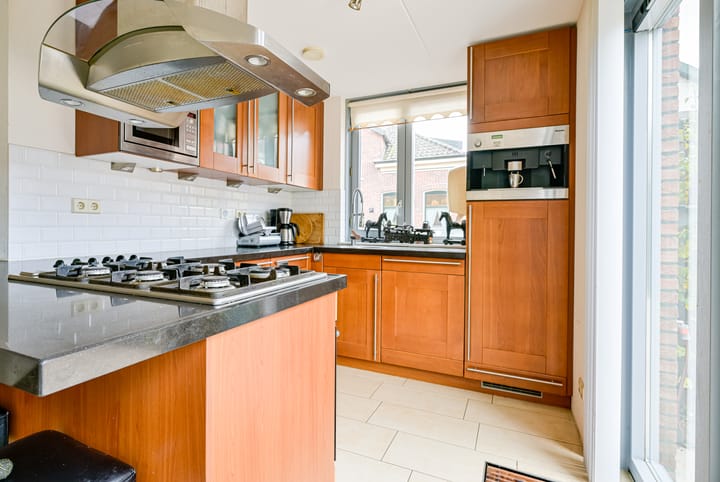 Foto 9 van Oosterstraat 2