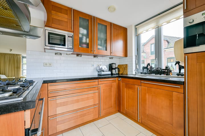 Foto 10 van Oosterstraat 2