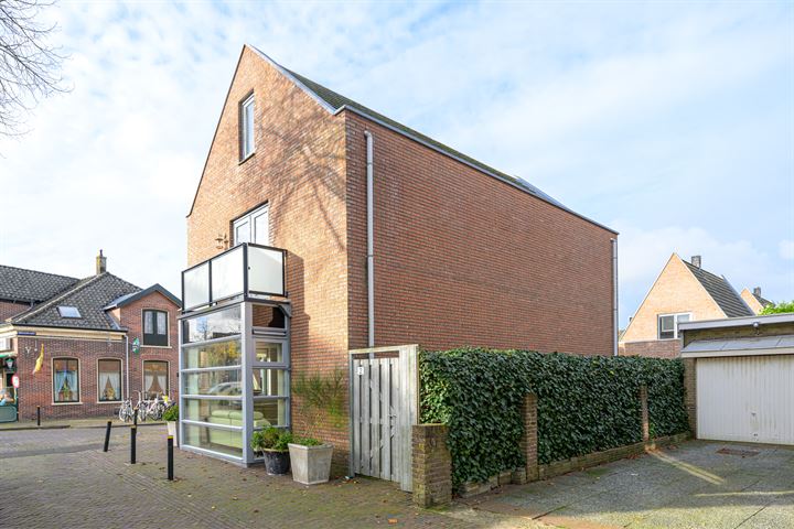 View photo 33 of Oosterstraat 2