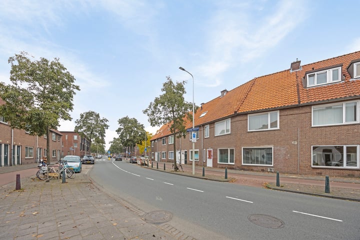 View photo 2 of Alberdingk Thijmstraat 166