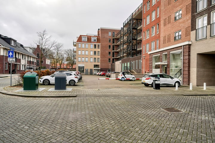 View photo 24 of Bomschuitstraat 101