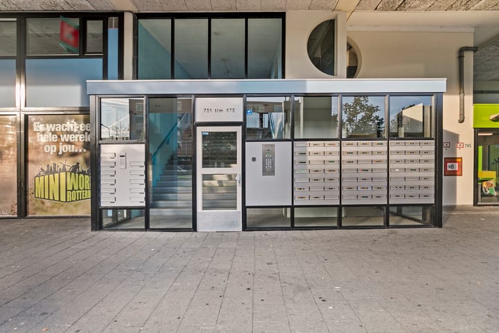 Photo 5 of Weena 801