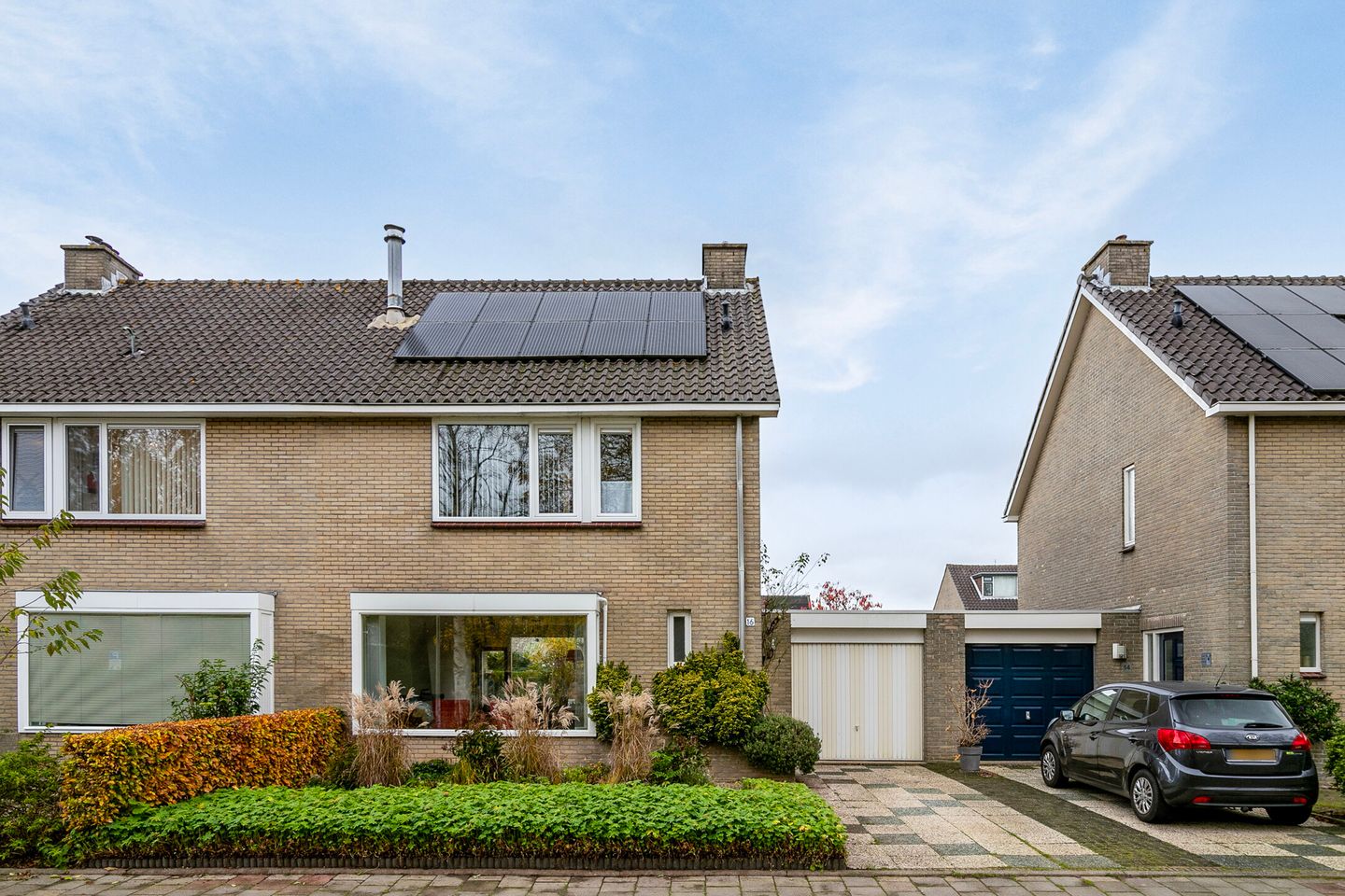 Foto 1 van Boterbloem 16