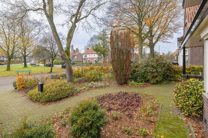 Bekijk foto 37 van Bloemendaallaan 10