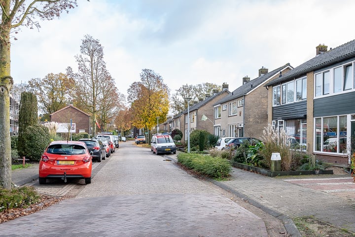 Bekijk foto 30 van Korenbloemstraat 32