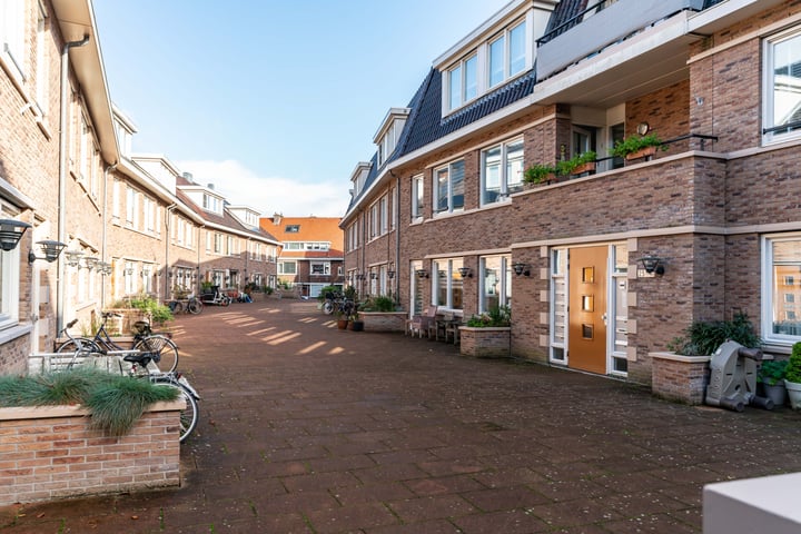 View photo 5 of Graaf Florisstraat 31