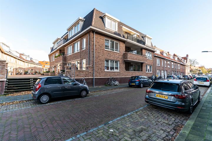 View photo 4 of Graaf Florisstraat 31