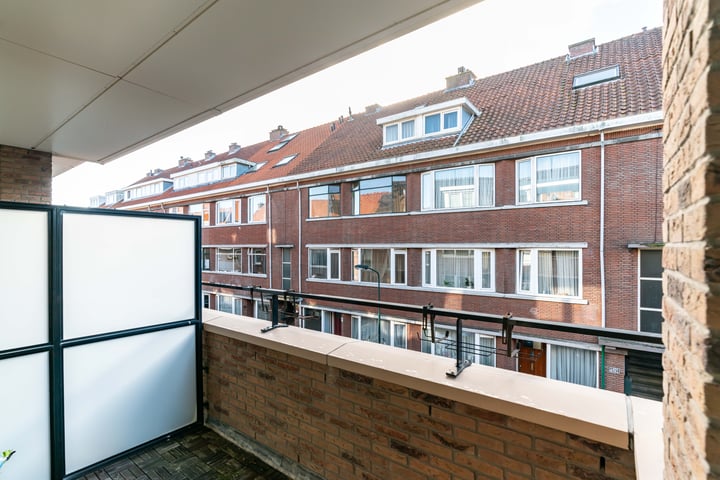 View photo 13 of Graaf Florisstraat 31