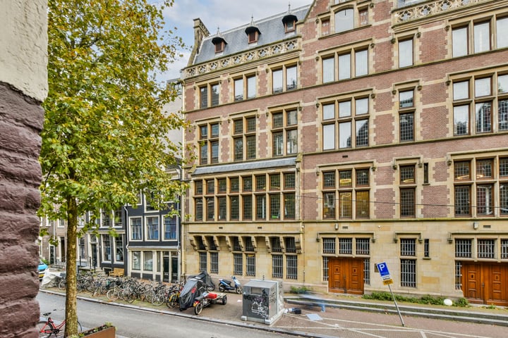 View photo 11 of Spuistraat 74-B