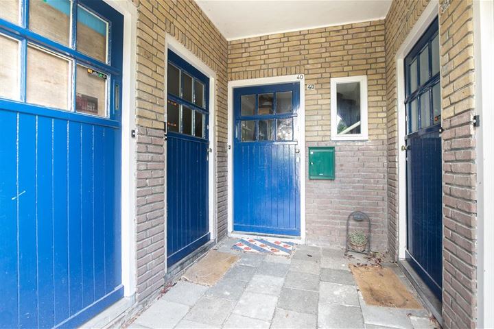 View photo 2 of Diepenbrockstraat 42