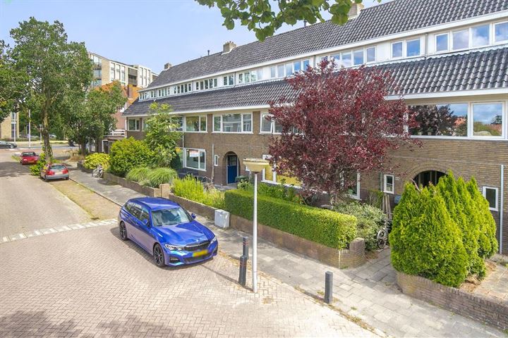 View photo 3 of Diepenbrockstraat 42