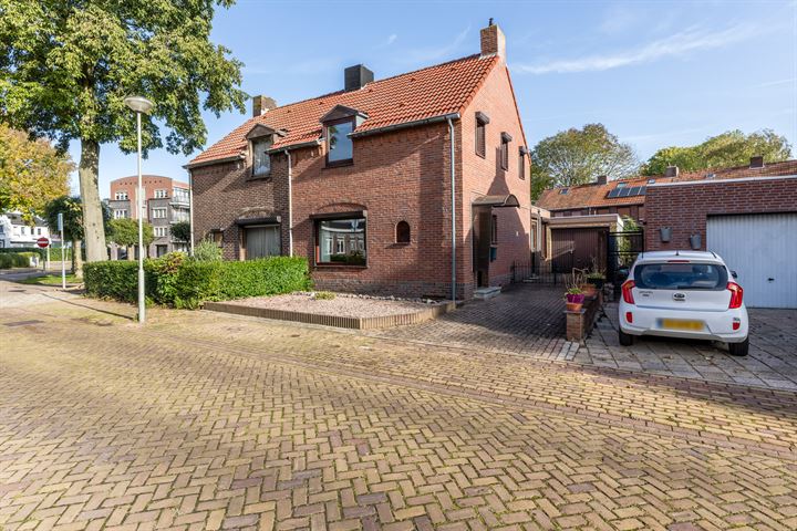 Bekijk foto 3 van Klaproosstraat 8