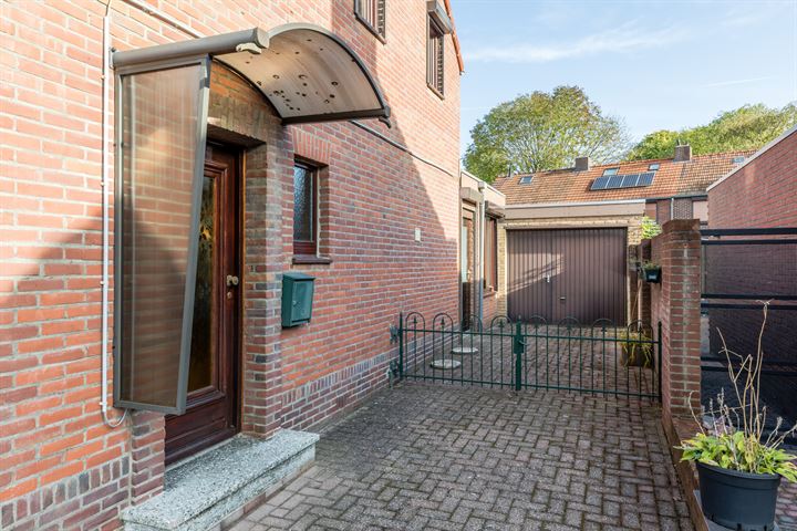 Bekijk foto 4 van Klaproosstraat 8