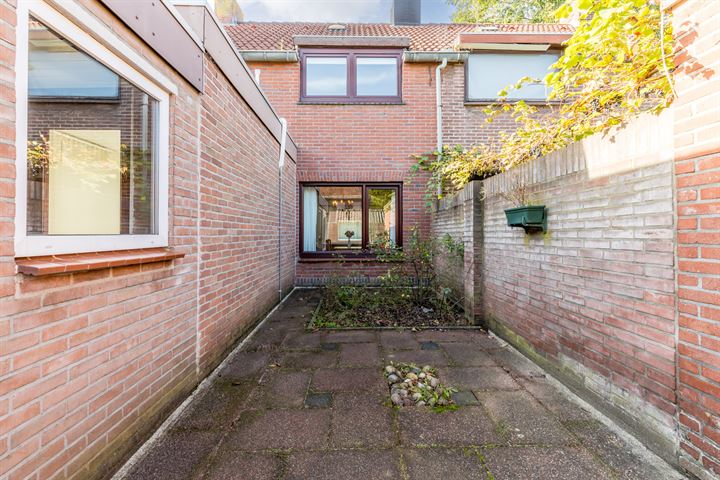 Bekijk foto 35 van Klaproosstraat 8