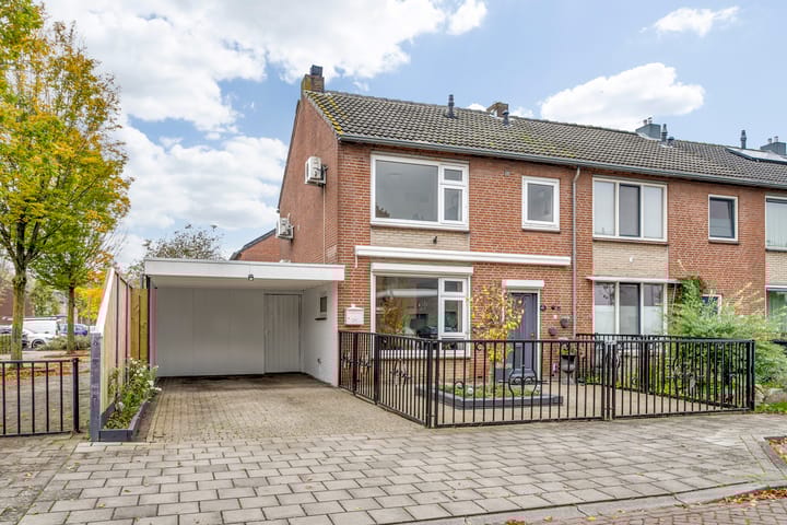 Photo 1 of Pater Bleijsstraat 33