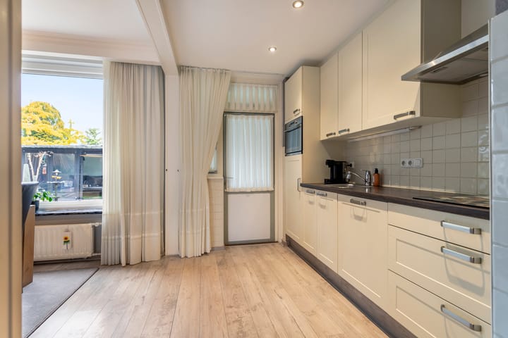 Photo 16 of Pater Bleijsstraat 33