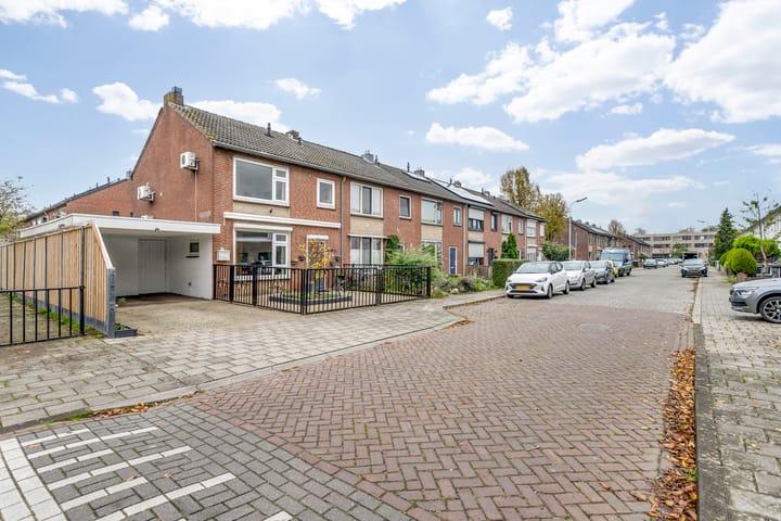 Photo 38 of Pater Bleijsstraat 33