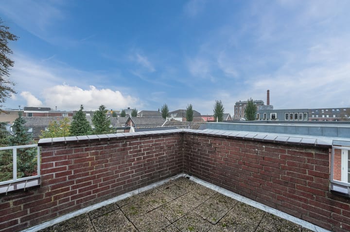 Foto 60 van Burgemeester le Coultrestraat 1