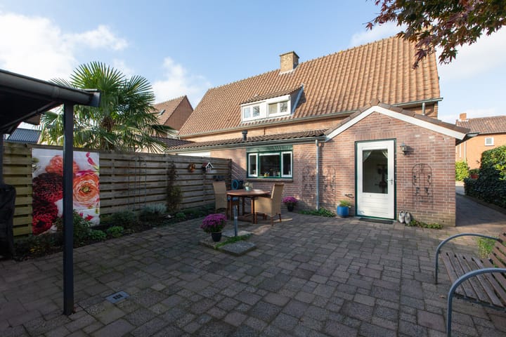 Foto 30 van Pastoor van Sonsbeeckstr 33