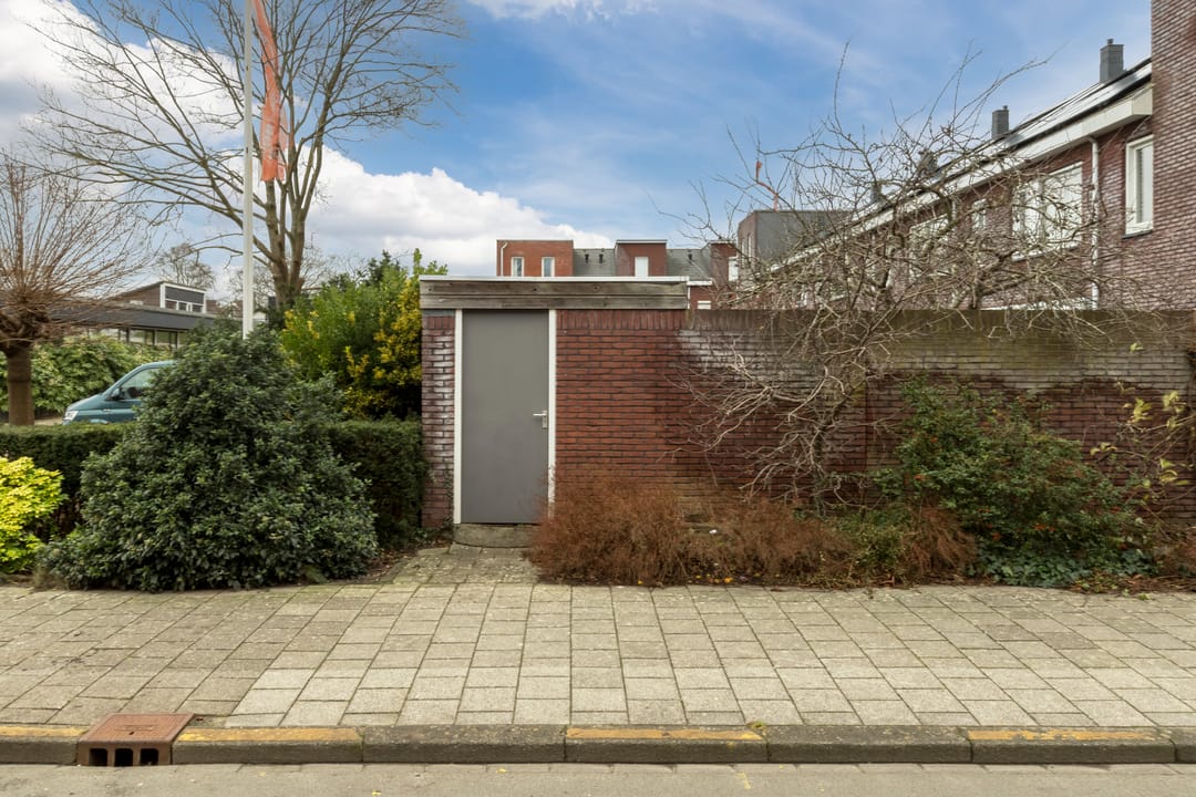 Photo 32 of De Sonnavillestraat 22