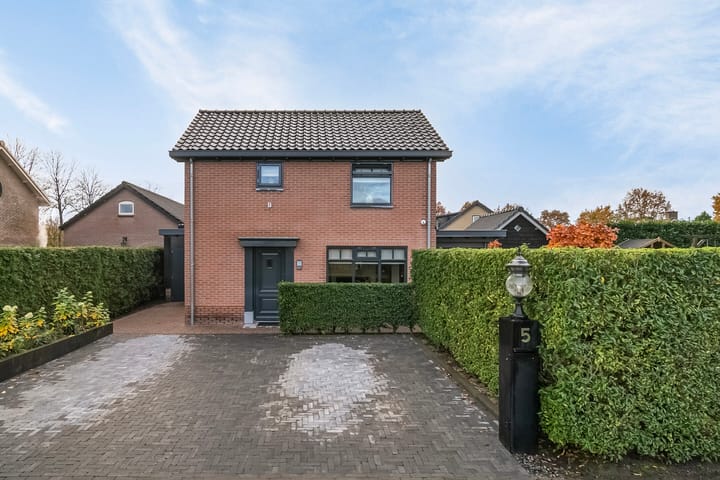 Foto 9 van Achtmorgenstraat 5