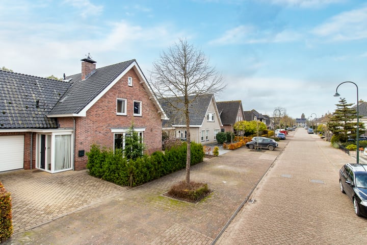 Bekijk foto 96 van Kapitein H. van der Maadenstraat 28