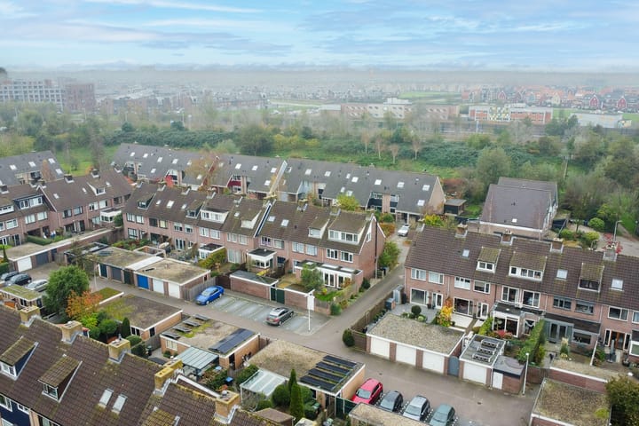 Foto 42 van Titanialaan 21