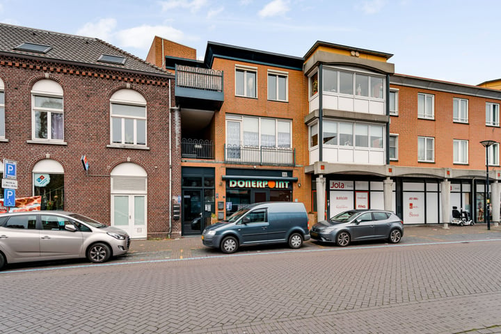 View photo 2 of Stationstraat 5